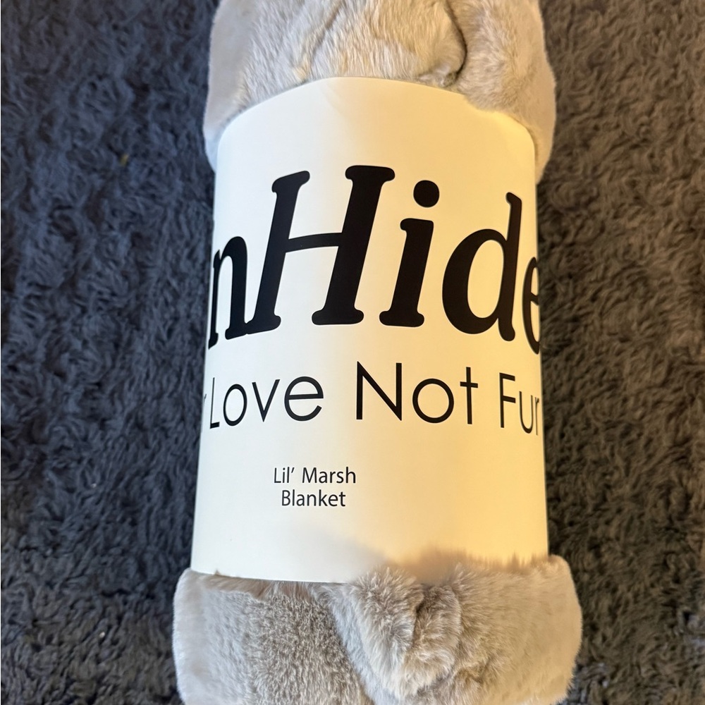 UnHide Lil' Marsh Blanket - Soft Gray Throw